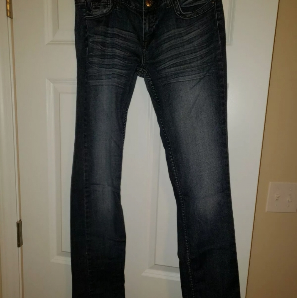 Ladies Vigold Size 7 ~35 inseam Blue Jeans. Condition is Pre-owned.